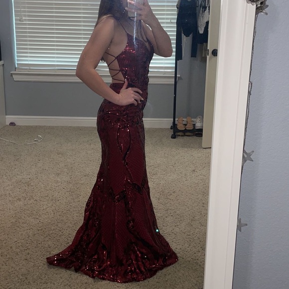 WhatchamaCallit Amarra Red/Maroon, sequin, tie back, Prom dress! size 00, XS. - Picture 3 of 5